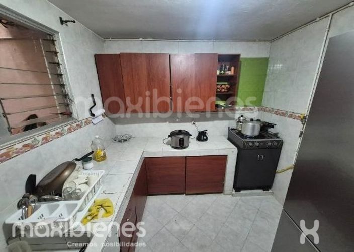 Casa de 13 alcobas en venta en El Raizal, Medellín, 400 m² · foto 2 de 8