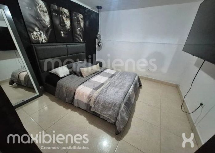 Casa de 13 alcobas en venta en El Raizal, Medellín, 400 m² · foto 4 de 8