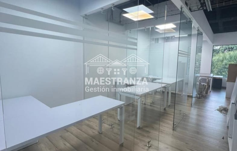 Oficina en arriendo en La Aguacatala, Medellín, 35 m² · foto 2 de 11