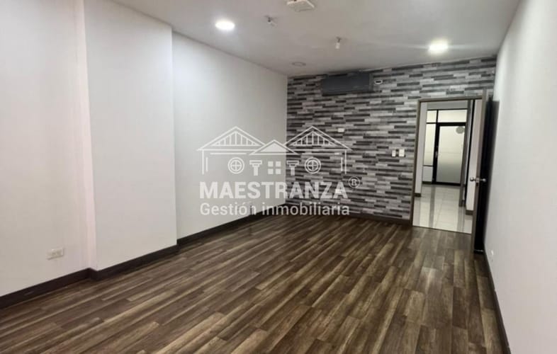 Oficina en arriendo en La Aguacatala, Medellín, 138 m² · foto 7 de 17