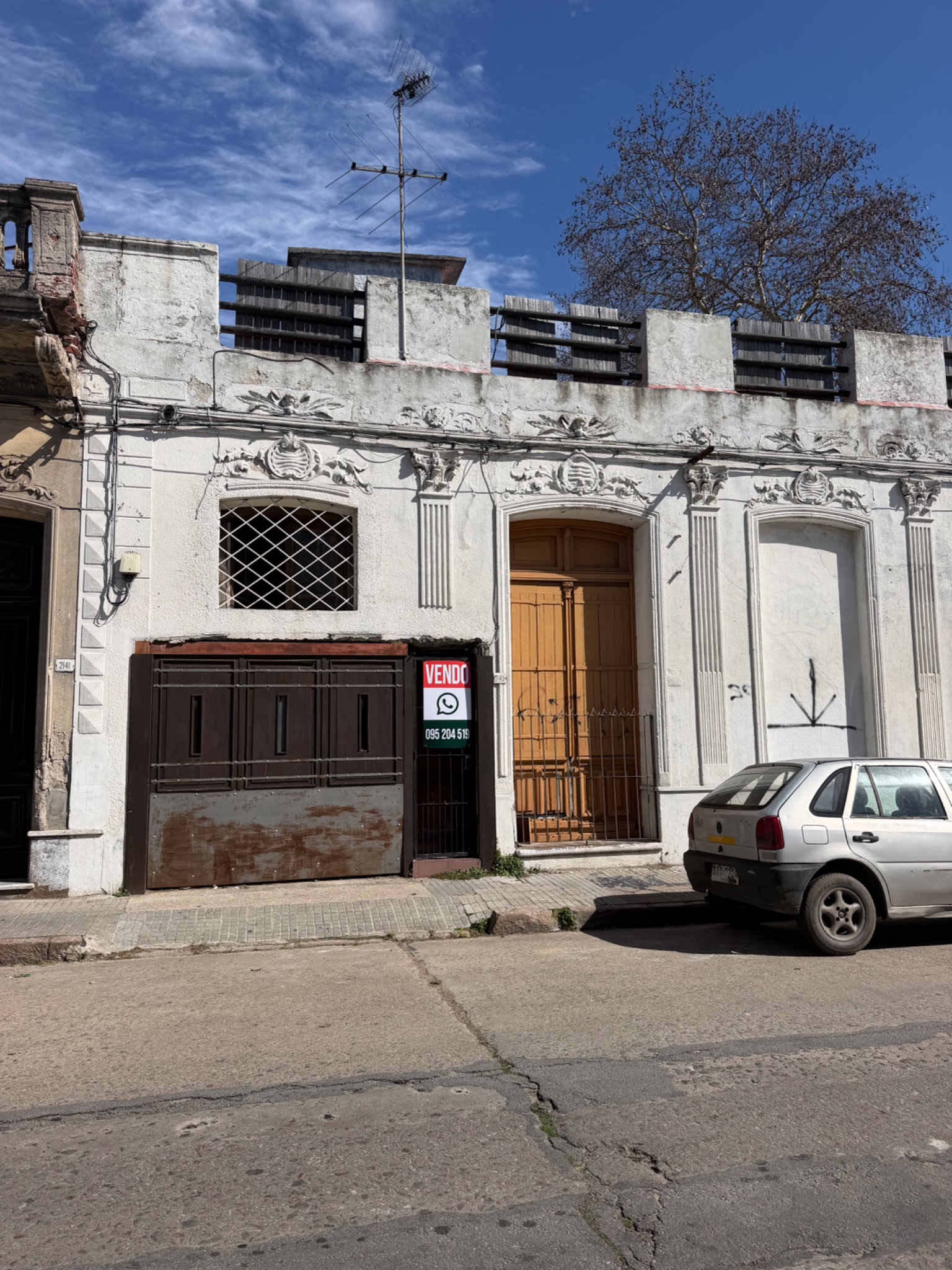 Vendo casa a reciclar con gran potencial! De 2dorm, garage y azotea próx al Palacio Legislativo