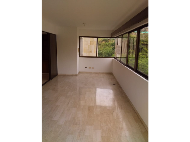 Apartamento de 3 alcobas en venta en Santa Teresita, Cali, 275 m² · foto 2 de 16