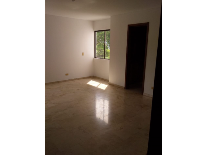 Apartamento de 3 alcobas en venta en Santa Teresita, Cali, 275 m² · foto 4 de 16