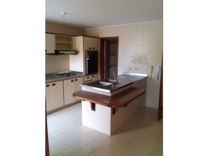 Apartamento de 3 alcobas en venta en Santa Teresita, Cali, 275 m² · foto 11 de 16