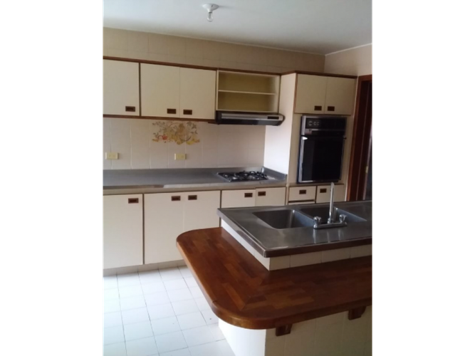 Apartamento de 3 alcobas en venta en Santa Teresita, Cali, 275 m² · foto 15 de 16