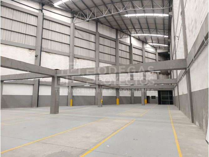 Bodega en arriendo en La Tablaza, La Estrella, 2530 m² · foto 2 de 11