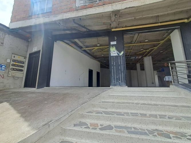Local en arriendo en Laureles, Medellín, 205 m² · foto 3 de 12