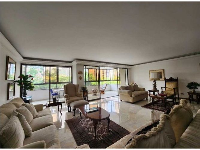 Apartamento de 3 alcobas en venta en Santa Teresita, Cali, 350 m² · foto 2 de 17