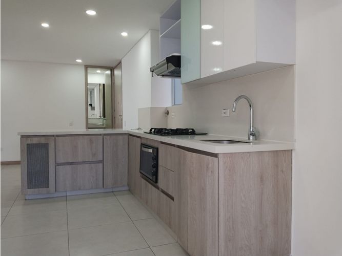 Apartamento de 4 alcobas en venta en Uribe Angel, Envigado, 140 m² · foto 2 de 22