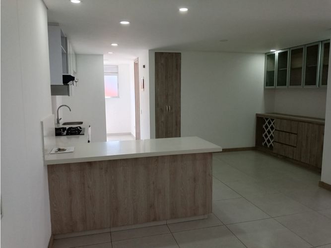 Apartamento de 4 alcobas en venta en Uribe Angel, Envigado, 140 m² · foto 3 de 22