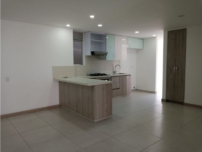 Apartamento de 4 alcobas en venta en Uribe Angel, Envigado, 140 m² · foto 4 de 22