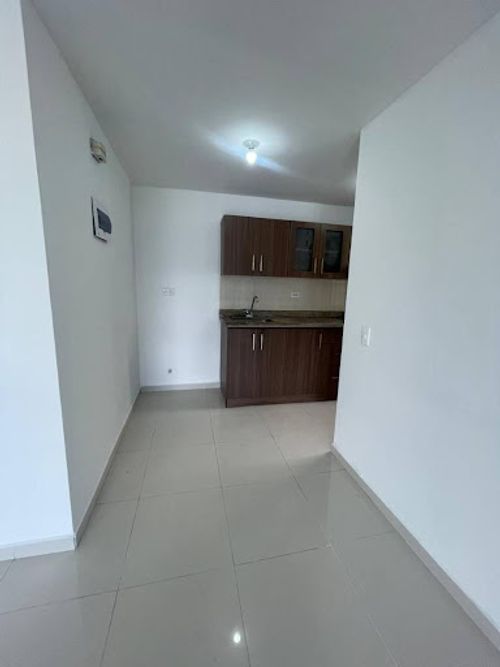 Apartamento de 3 alcobas en arriendo en Loma De Los Bernal, Medellín, 80 m² · foto 2 de 19
