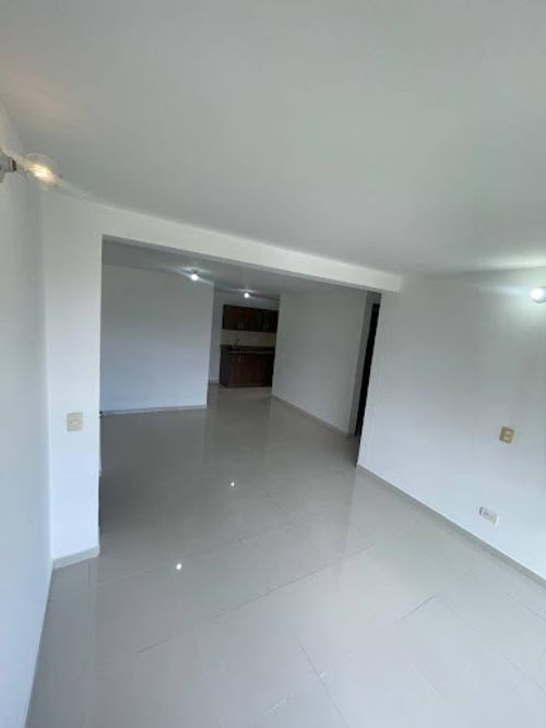 Apartamento de 3 alcobas en arriendo en Loma De Los Bernal, Medellín, 80 m² · foto 4 de 19