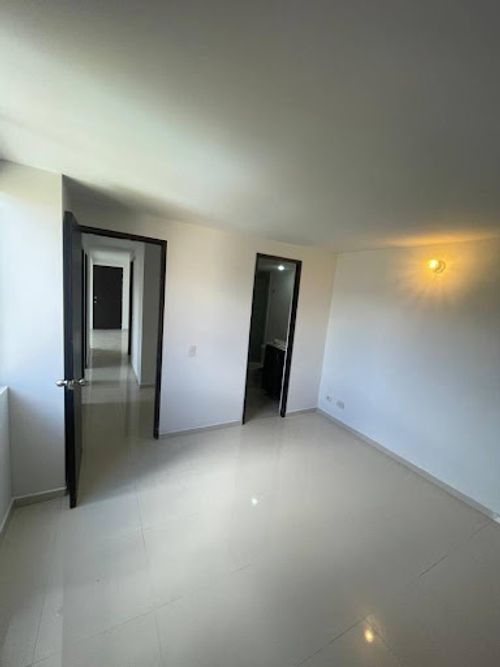 Apartamento de 3 alcobas en arriendo en Loma De Los Bernal, Medellín, 80 m² · foto 5 de 19