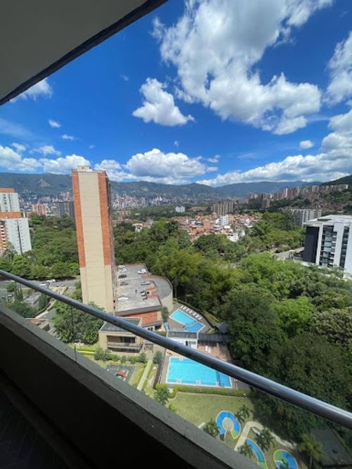 Apartamento de 3 alcobas en arriendo en Loma De Los Bernal, Medellín, 80 m² · foto 7 de 19