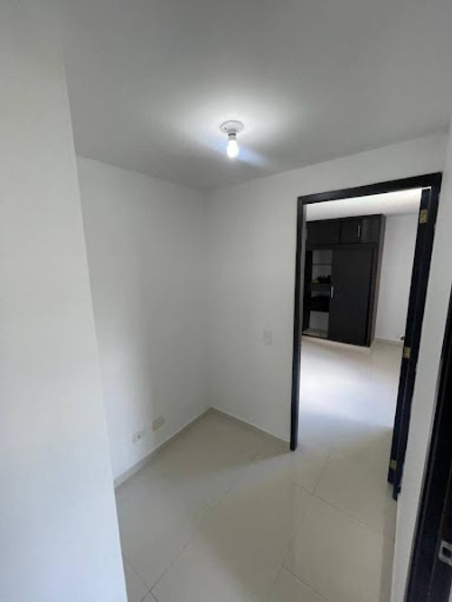 Apartamento de 3 alcobas en arriendo en Loma De Los Bernal, Medellín, 80 m² · foto 8 de 19