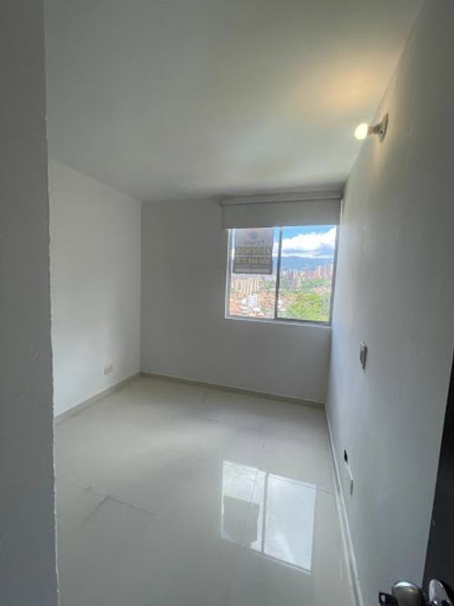 Apartamento de 3 alcobas en arriendo en Loma De Los Bernal, Medellín, 80 m² · foto 11 de 19