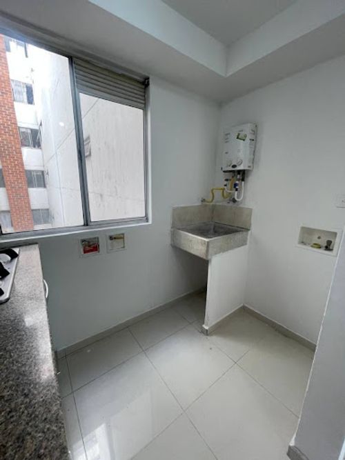Apartamento de 3 alcobas en arriendo en Loma De Los Bernal, Medellín, 80 m² · foto 18 de 19