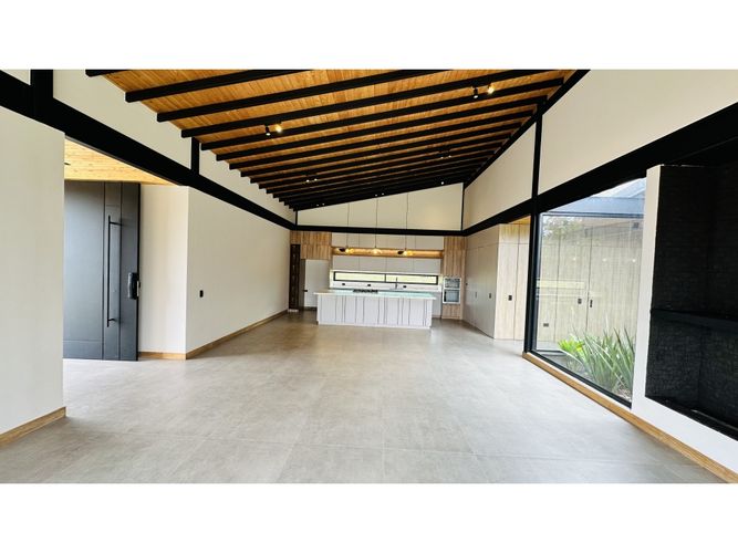 Casa de 3 alcobas en venta en Puente Pelaez, El Retiro, 320 m² · foto 2 de 24