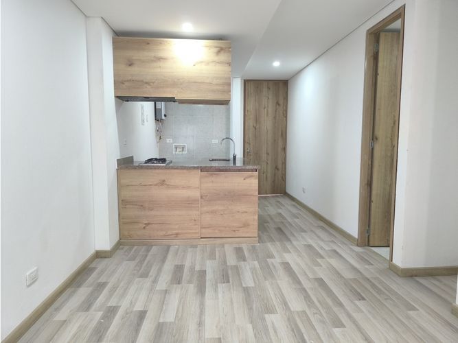 Apartaestudio en venta en La Candelaria, Bogotá, 45 m² · foto 2 de 14