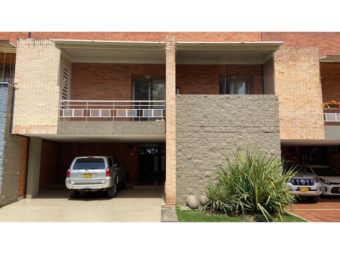 Casa de 3 alcobas en venta en Ciudad Jardin, Cali, 277 m² · foto 2 de 24