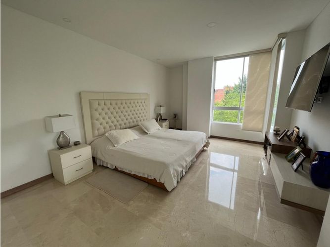 Apartamento de 3 alcobas en venta en Santa Rita, Cali, 228 m² · foto 3 de 24