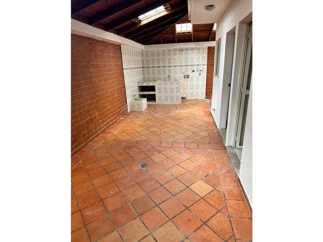 Casa de 4 alcobas en venta en Cañasgordas, Cali, 243 m² · foto 4 de 21