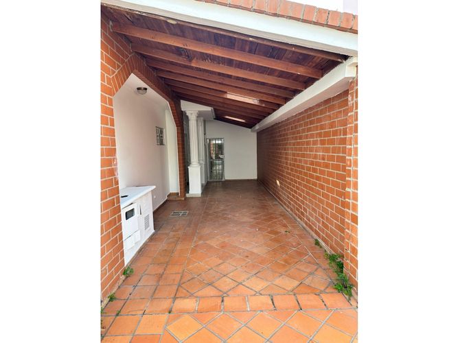 Casa de 4 alcobas en venta en Cañasgordas, Cali, 243 m² · foto 8 de 21