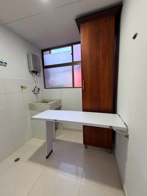 Apartamento en arriendo en La Pilarica, Medellín, 90 m² · foto 3 de 15