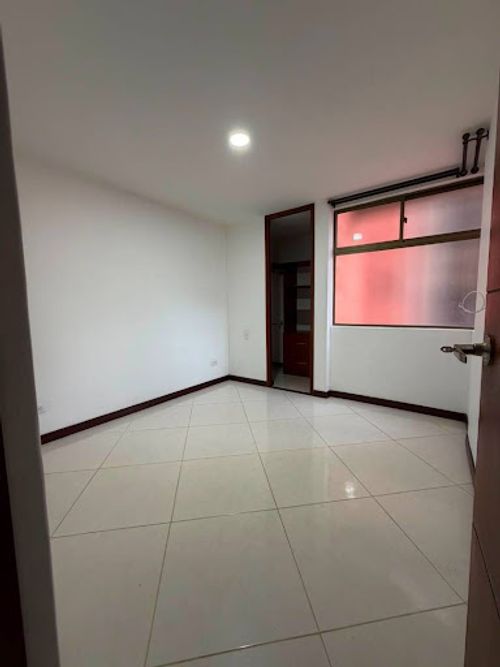 Apartamento en arriendo en La Pilarica, Medellín, 90 m² · foto 8 de 15