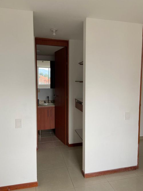 Apartamento de 2 alcobas en arriendo en Lalinde, Medellín, 68 m² · foto 4 de 21