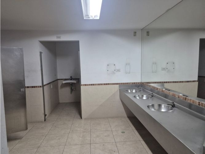 Bodega en arriendo en San Pablo Guayabal, Medellín, 3397 m² · foto 14 de 18