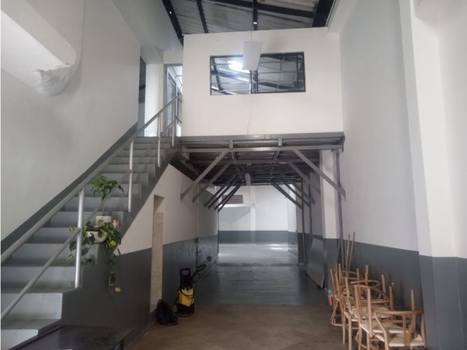 Bodega en venta en Pilsen, Itagüí, 340 m² · foto 3 de 9