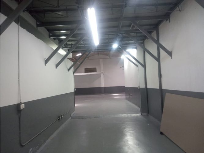 Bodega en venta en Pilsen, Itagüí, 340 m² · foto 4 de 9