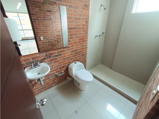 Oficina en arriendo en Loma De San Julian, Medellín, 64 m² · foto 4 de 5