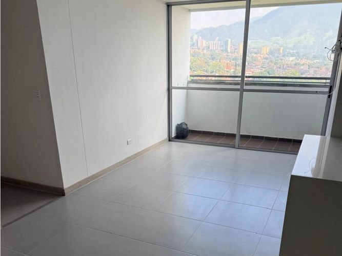 Apartamento de 3 alcobas en venta en San Juan Bautista, Itagüí, 73 m² · foto 3 de 14