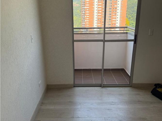 Apartamento de 3 alcobas en venta en San Juan Bautista, Itagüí, 73 m² · foto 6 de 14