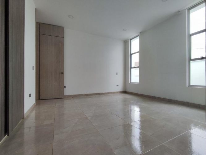 Casa de 5 alcobas en arriendo en California, Los Patios, 300 m² · foto 13 de 24