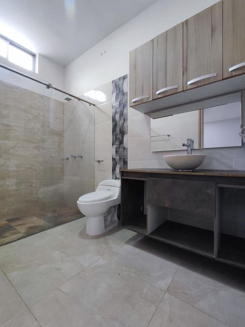 Casa de 5 alcobas en arriendo en California, Los Patios, 300 m² · foto 18 de 24