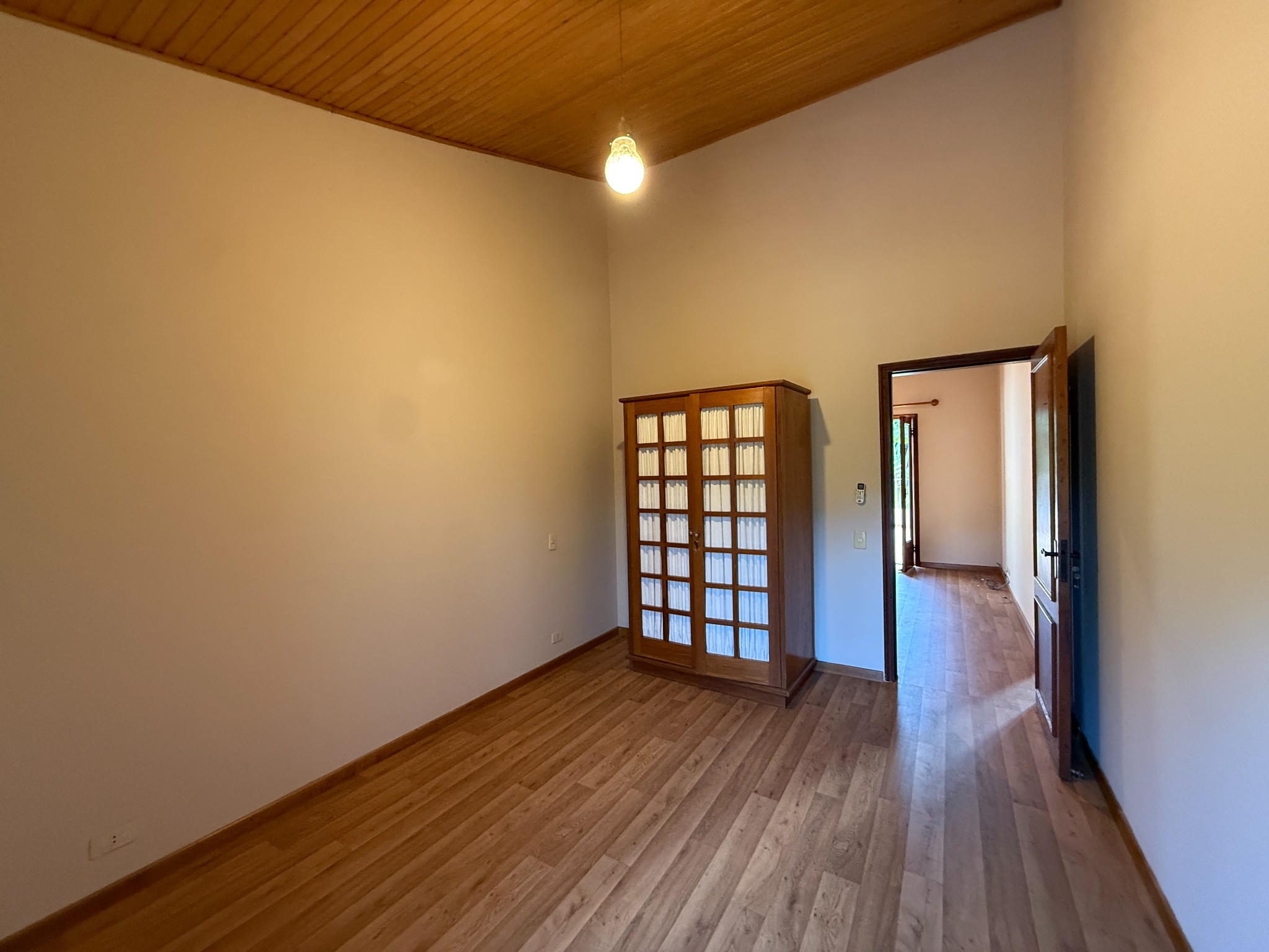 Vendo hermosa casa, con 3 dormitorios. Excelente ubicación a cuadras del Paseo La Galeria. Para vivienda u oficina - foto 4