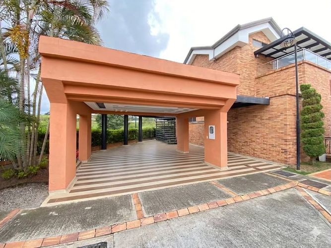 Casa de 4 alcobas en venta en Ruitoque Condominio, Floridablanca, 377 m² · foto 2 de 24