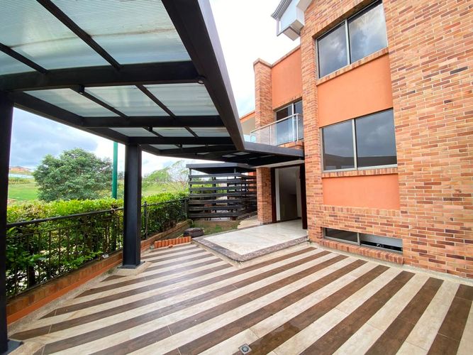 Casa de 4 alcobas en venta en Ruitoque Condominio, Floridablanca, 377 m² · foto 3 de 24