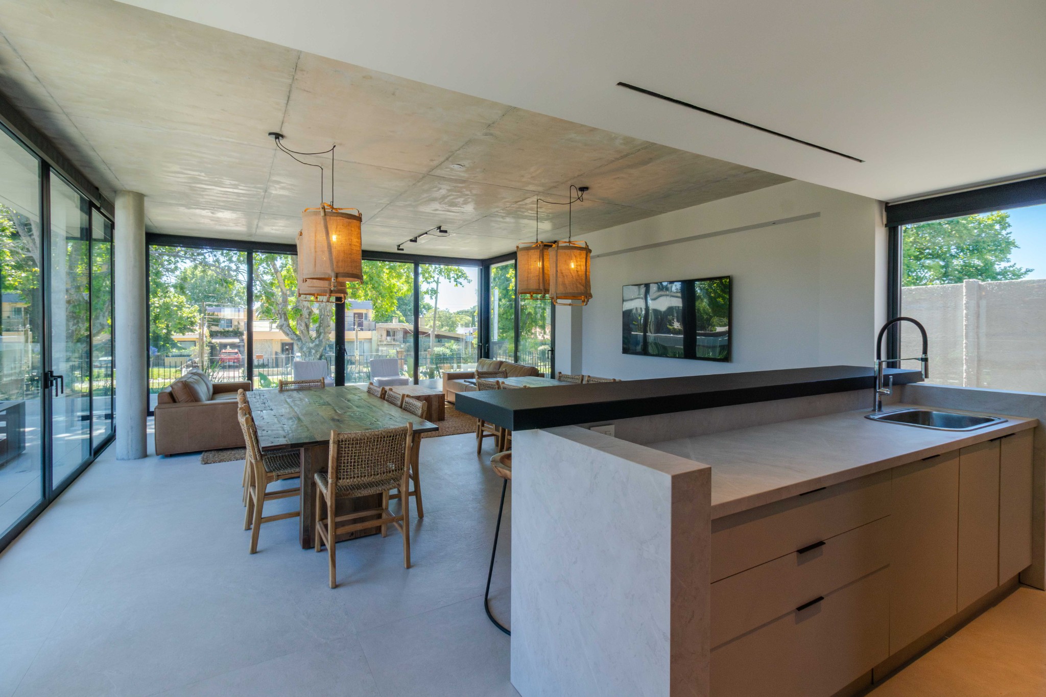 Dos Acres.  Cooper y Tajes.  Seguridad y Amenities.
