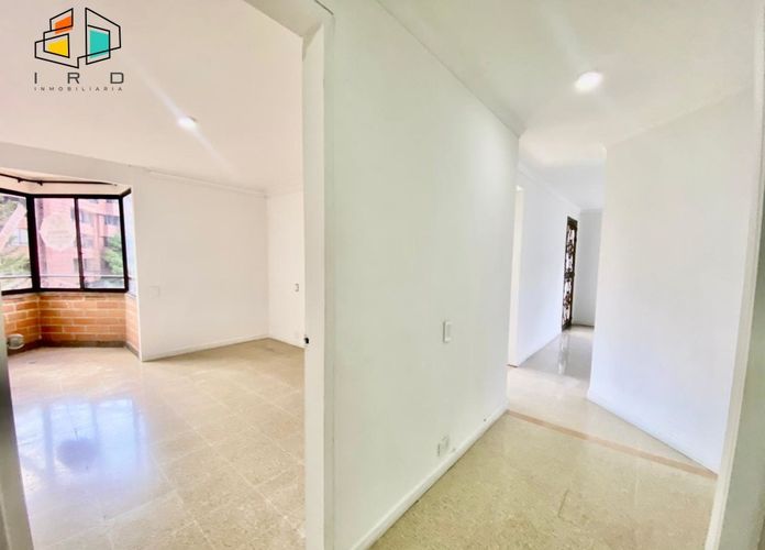 Apartamento de 4 alcobas en venta en El Tesoro, Medellín, 137 m² · foto 6 de 24