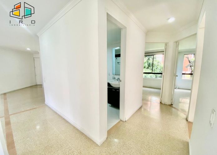 Apartamento de 4 alcobas en venta en El Tesoro, Medellín, 137 m² · foto 7 de 24