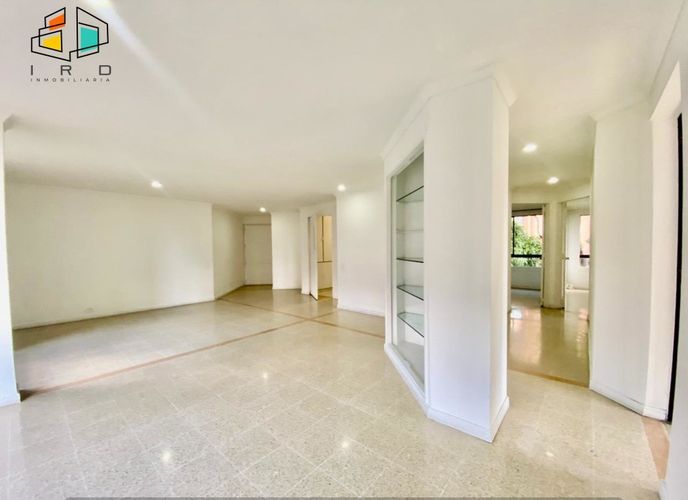 Apartamento de 4 alcobas en venta en El Tesoro, Medellín, 137 m² · foto 3 de 24