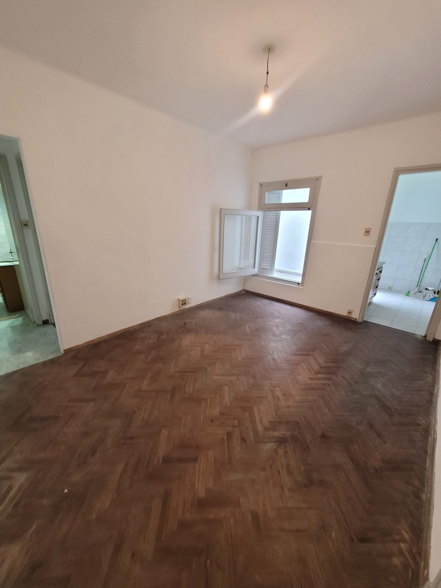 ALQUILER EN LA COMERCIAL DE 1 DORMITORIO, PLANTA BAJA CONTRA FRENTE, PATIO EXLCUSIVO, GASTOS COMUNES BAJOS · Foto 2