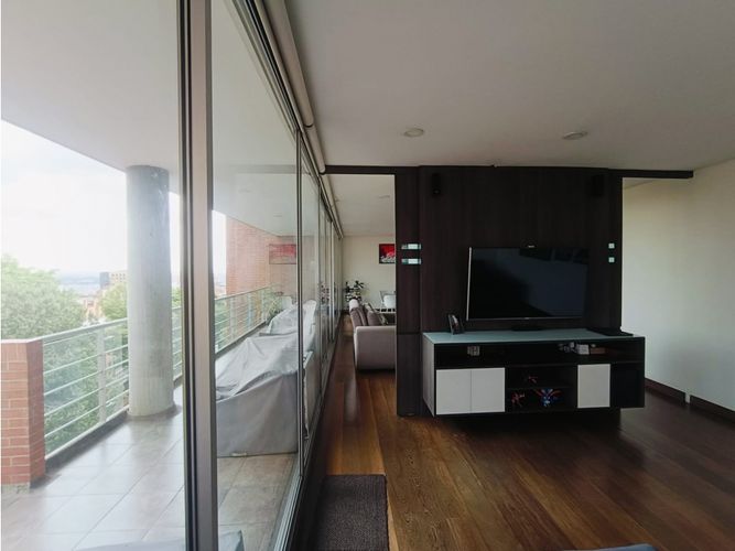 Apartamento de 3 alcobas en venta en Los Rosales, Bogotá, 206 m² · foto 14 de 24