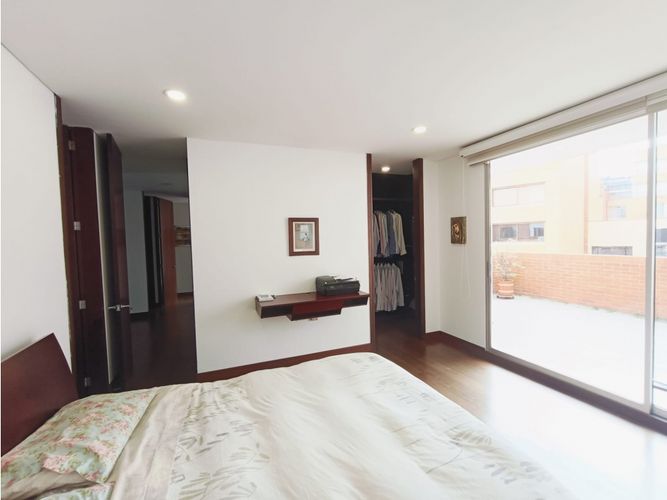 Apartamento de 3 alcobas en venta en Los Rosales, Bogotá, 206 m² · foto 23 de 24