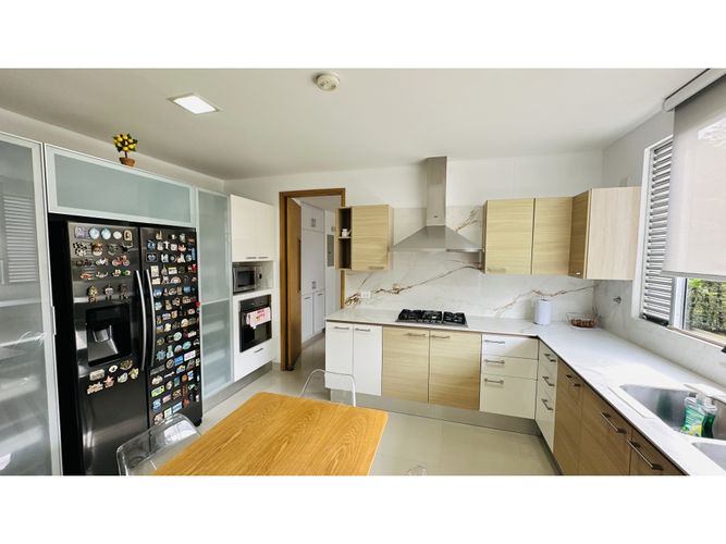 Casa de 3 alcobas en venta en Escobero, Envigado, 370 m² · foto 3 de 24